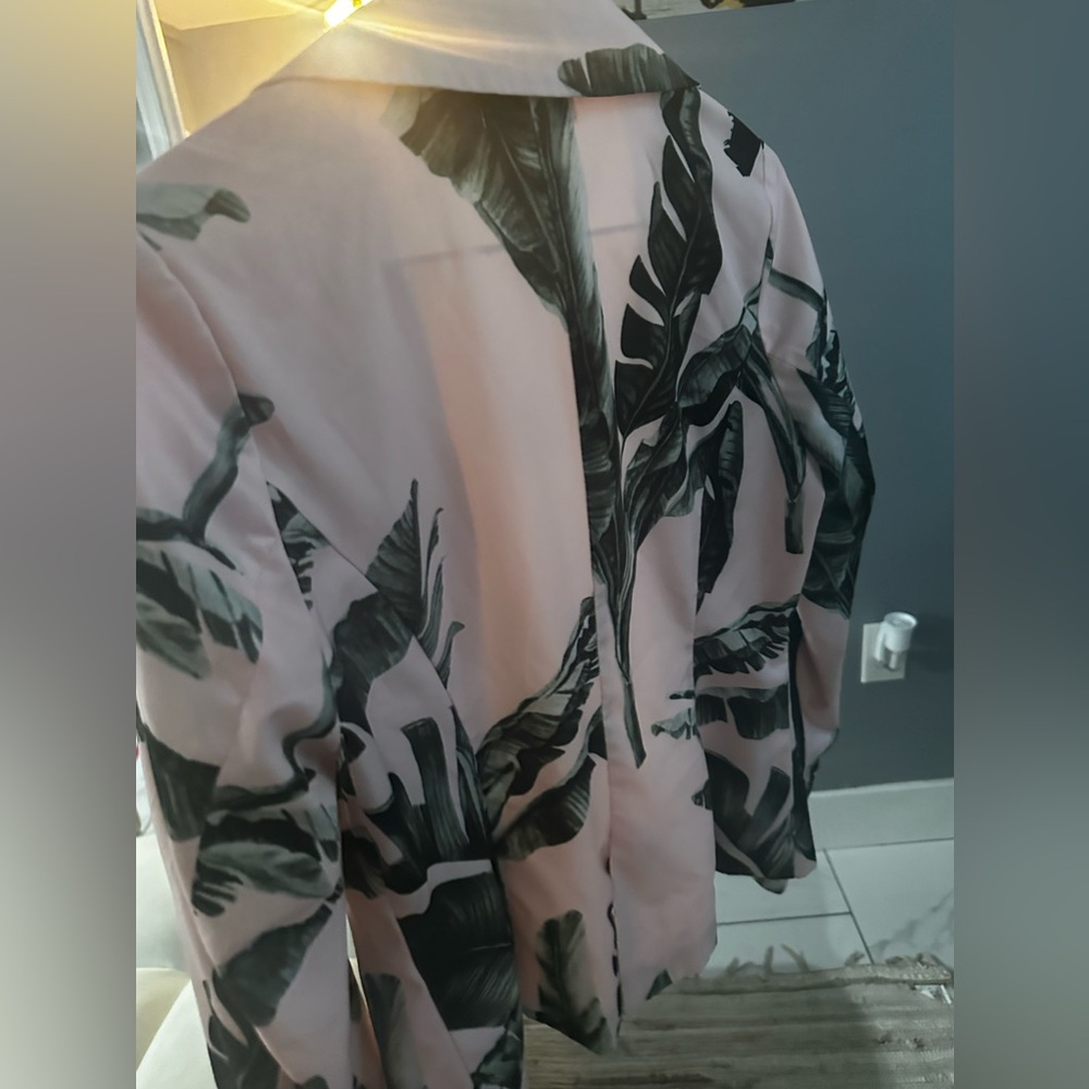 Blazer - Picture 4 of 6
